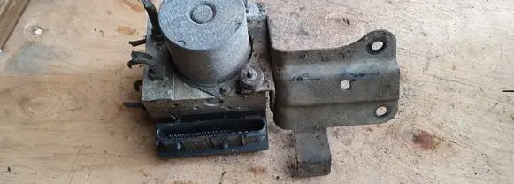 Hyundai Santa Fe ABS Pump 589102B850