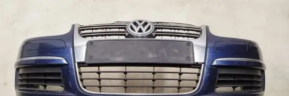 Volkswagen Golf V Front bumper 1K0807221