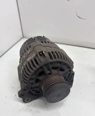 Volkswagen PASSAT B5 Generator/alternator 0123320025 028903027S