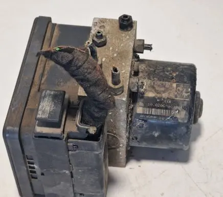 Skoda Octavia Mk2 (1Z) ABS Pump 1C0907379K 00007881D2 10096003163