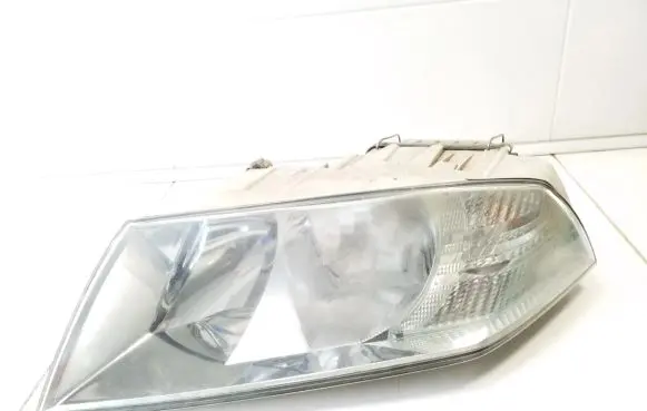 Skoda Octavia Mk2 (1Z) Headlight/headlamp