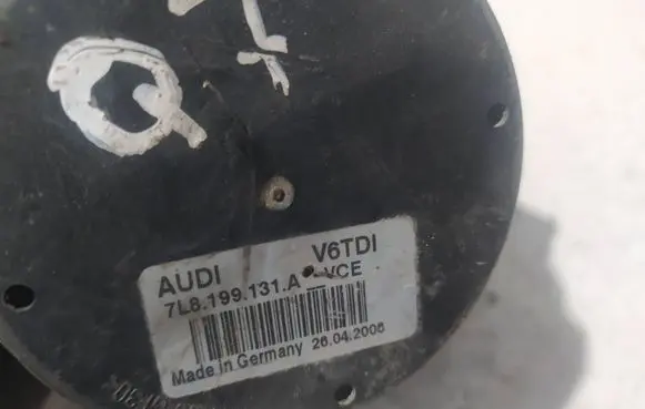 Audi Q7 4L Engine mount bracket 7L8199131A