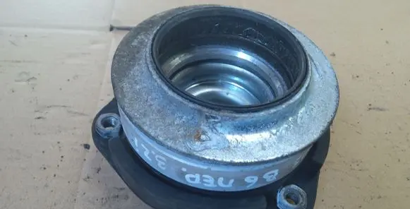 Volkswagen PASSAT B6 Front coil spring rubber mount 1K0412331A