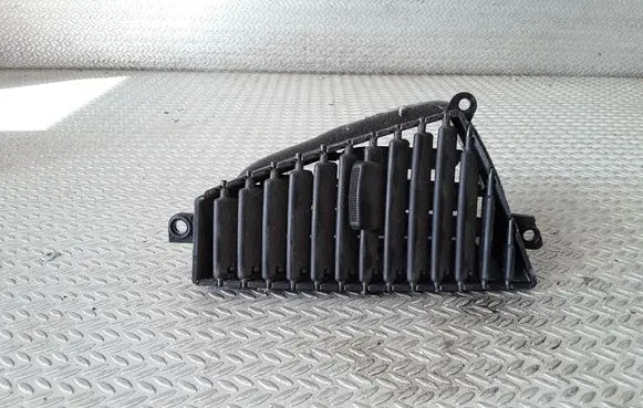 KIA Carens I Dash center air vent grill