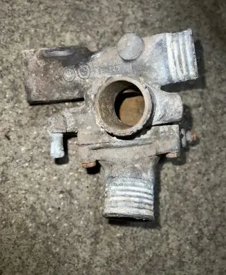 Thermostat/thermostat housing