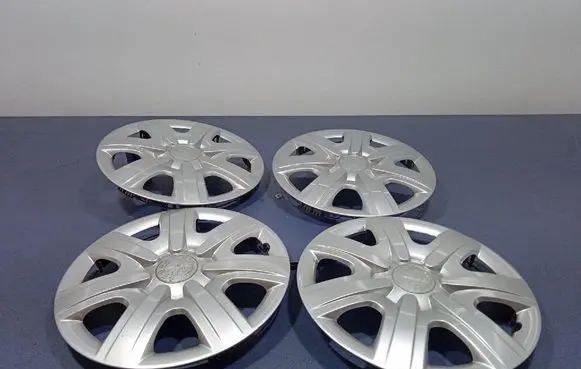 Skoda Fabia Mk2 (5J) R17 wheel hub/cap/trim 5J0601147E