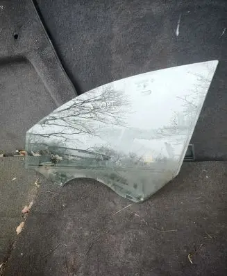 KIA Optima Front door window glass four-door