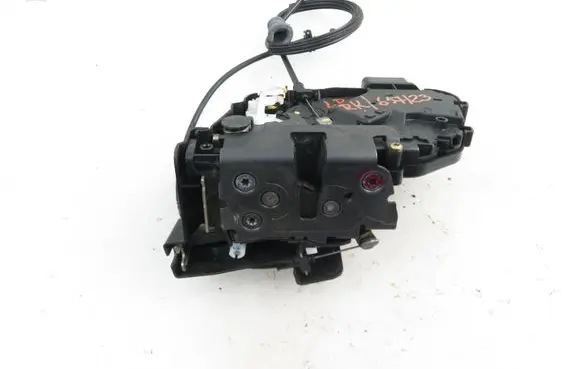 Volvo S40 Front door lock 30663974