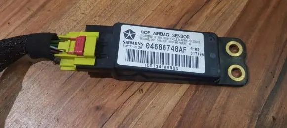 Chrysler Voyager Airbag deployment crash/impact sensor 04686748AF 5WY70120