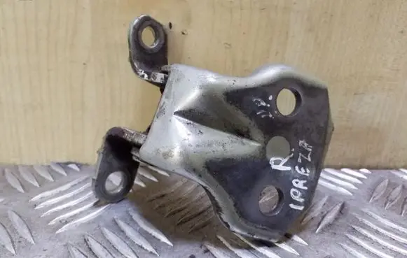 Subaru Impreza II Front door lower hinge 