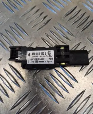 Audi A3 S3 8P Airbag deployment crash/impact sensor 4B0959643E 200298 190204