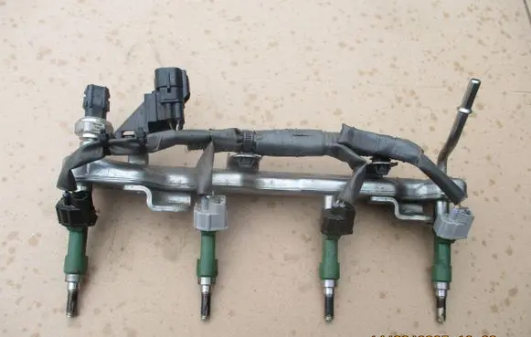 Lexus NX Fuel injector supply line/pipe 14092025 0251221