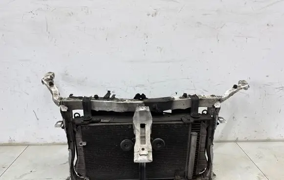 Toyota Avensis T270 Radiator support slam panel 