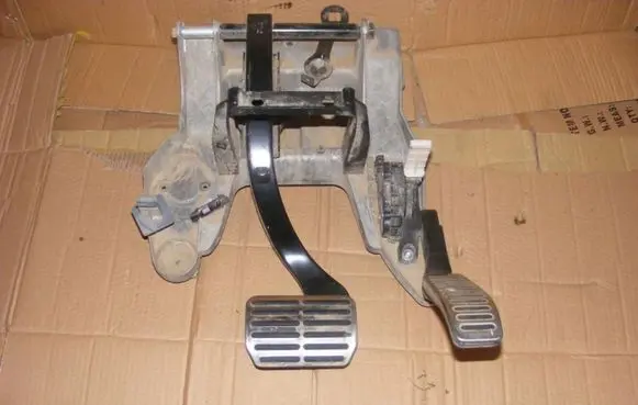 Volkswagen Touareg I Pedal assembly 7L0723142B