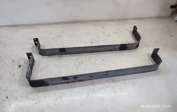 Chrysler Grand Voyager V Fuel tank mounting bracket 