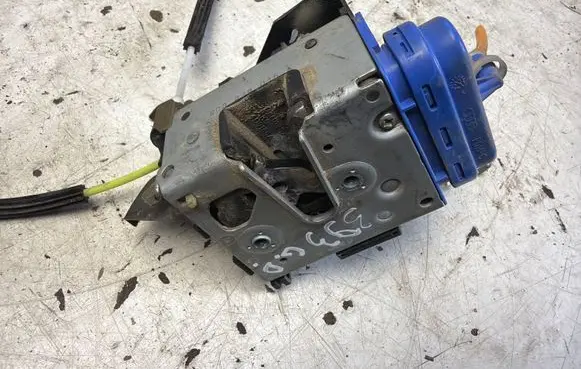 Audi A4 S4 B5 8D Rear door lock 8D0839016A