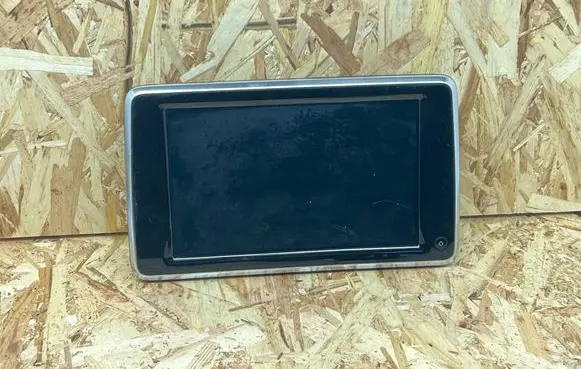 Head unit multimedia control