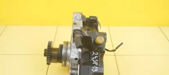 Mercedes-Benz ML W164 Fuel injection high pressure pump 0445010245 642940