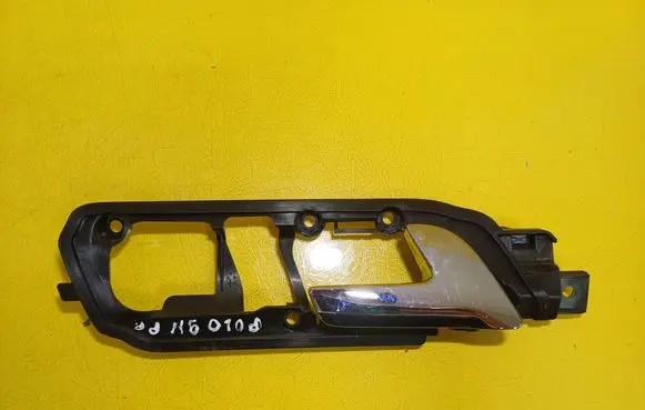 Volkswagen Polo IV 9N3 Front door interior handle 6Q0837174E