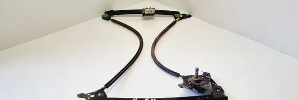 Rear door manual window regulator