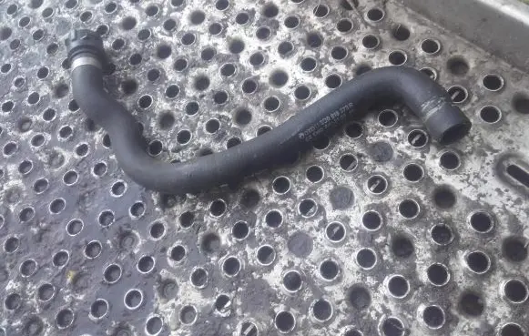Audi A8 S8 D2 4D Engine coolant pipe/hose 8D0819373R