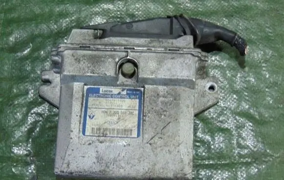 Renault Kangoo I Engine control unit/module 7700868300