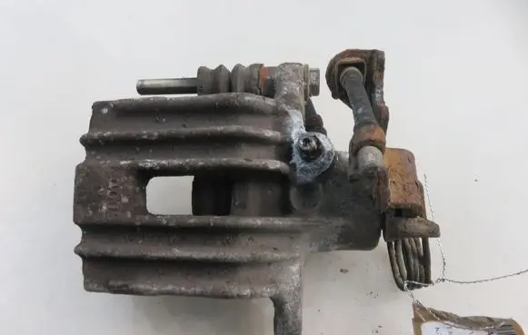 Volkswagen PASSAT B5 Rear brake caliper 