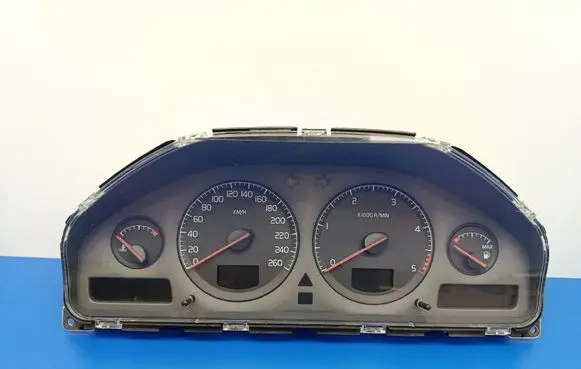 Speedometer (instrument cluster)