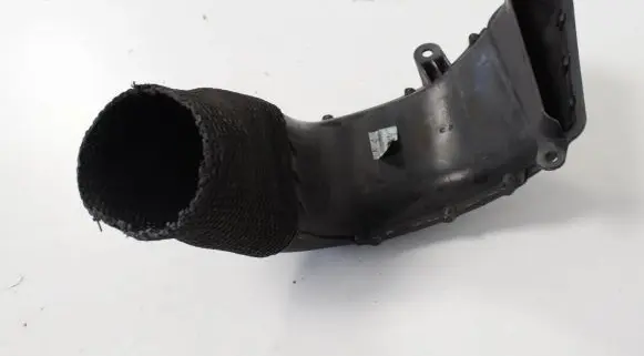 Jaguar XF X250 Air intake duct part 8X239A673AB
