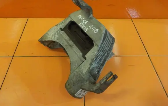 Opel Astra J Engine mount vacuum valve 13347456
