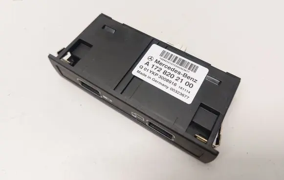 Mercedes-Benz CLA C117 X117 W117 USB socket connector A1728202100