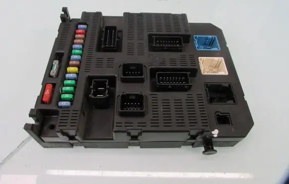 Peugeot 207 Fuse box set 9659285380 P0600