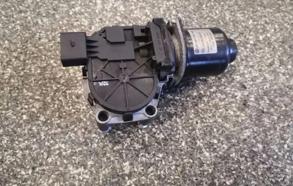 Volkswagen Polo IV 9N3 Wiper motor 6Q1955113A