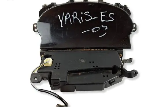 Toyota Yaris Speedometer (instrument cluster) 8380052610