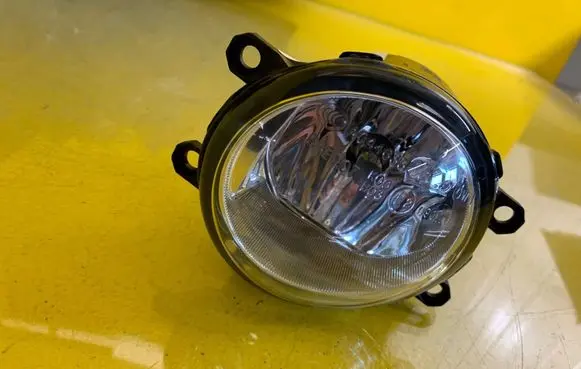 Toyota Avensis T270 Headlight/headlamp 89092699