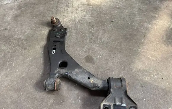 Ford Kuga II Front control arm CV613C339AAA