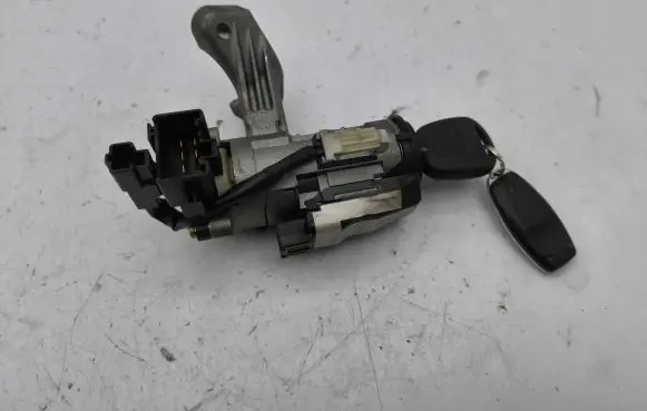 Toyota Corolla E120 E130 Ignition lock 45020024 8978302020