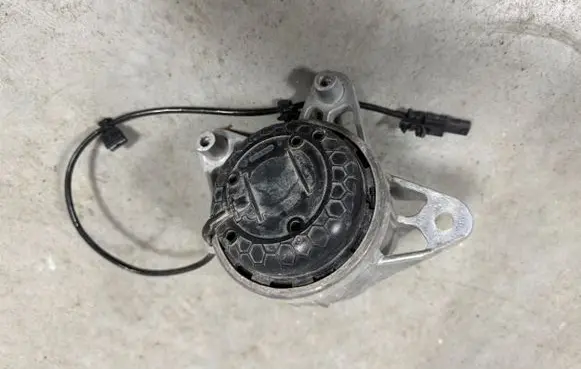 Mercedes-Benz GLE W167 Engine mount bracket a1672405700