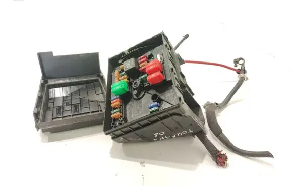 Volkswagen Touran I Fuse box set 01718130