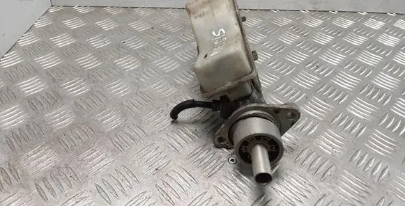 Toyota Avensis T220 Master brake cylinder 2511379