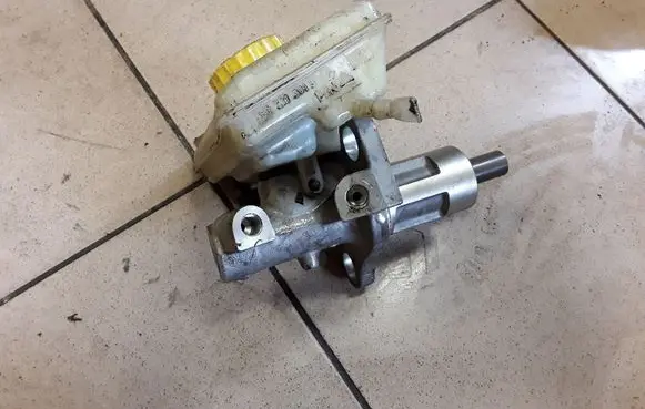 Audi A4 S4 B7 8E 8H Master brake cylinder 8E0611301E