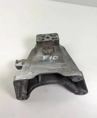 BMW 5 F10 F11 Gearbox mounting bracket 6781240 ENAC4G000 13807410