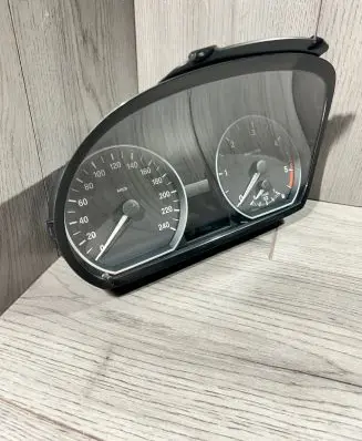 BMW 1 E81 E87 Speedometer (instrument cluster) 1042775 104277503
