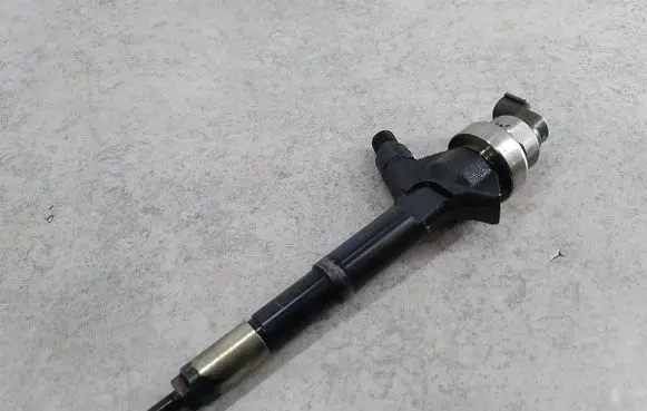 Opel Astra J Fuel injector 8-97376270-3