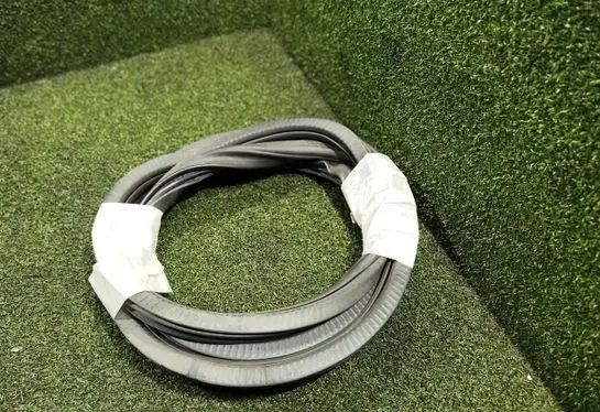 Rear door rubber seal (on body)