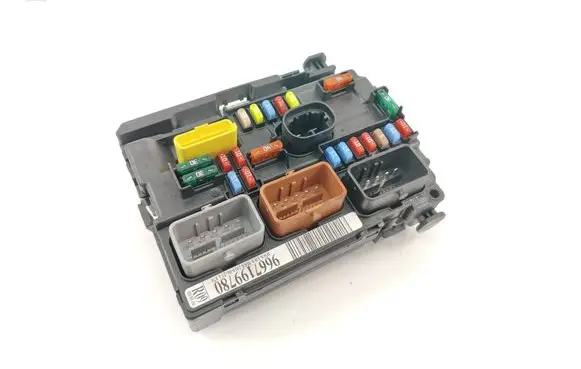 Peugeot 207 Fuse module 9667199780