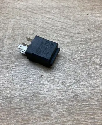 Opel Astra H Other relay 24435922