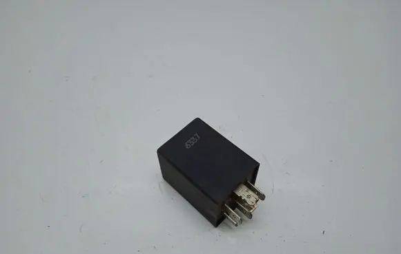 Volkswagen PASSAT B3 Window wiper relay 321955531A