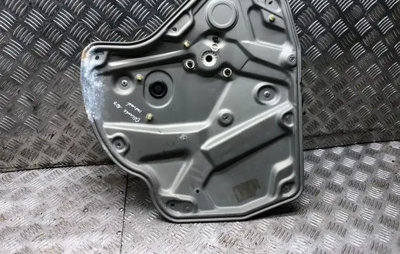 Skoda Octavia Mk2 (1Z) Rear window lifting mechanism without motor