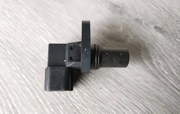 Mazda 3 I Crankshaft position sensor J5T30571 ZJ01572